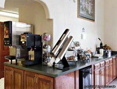 Super 8 Donna Hotell Restaurang bild